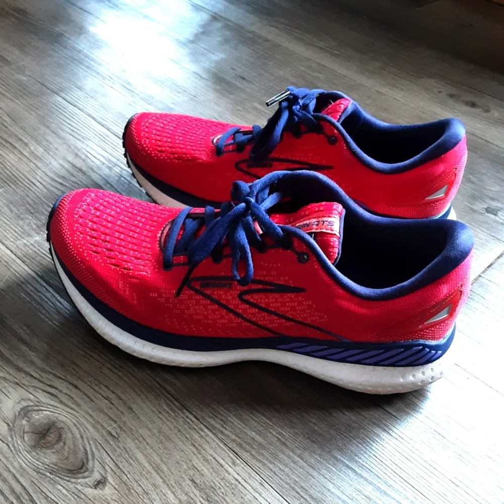 Women's Brooks size 7 glycerin 19 GTS running sneakers - Picture 1 of 5
